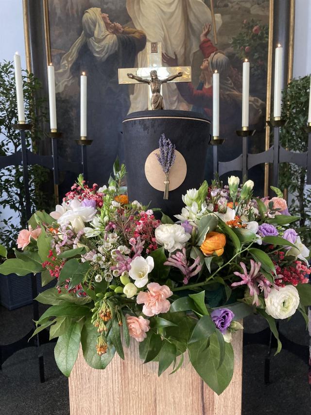 7204-2 DECHERT Bestattungen