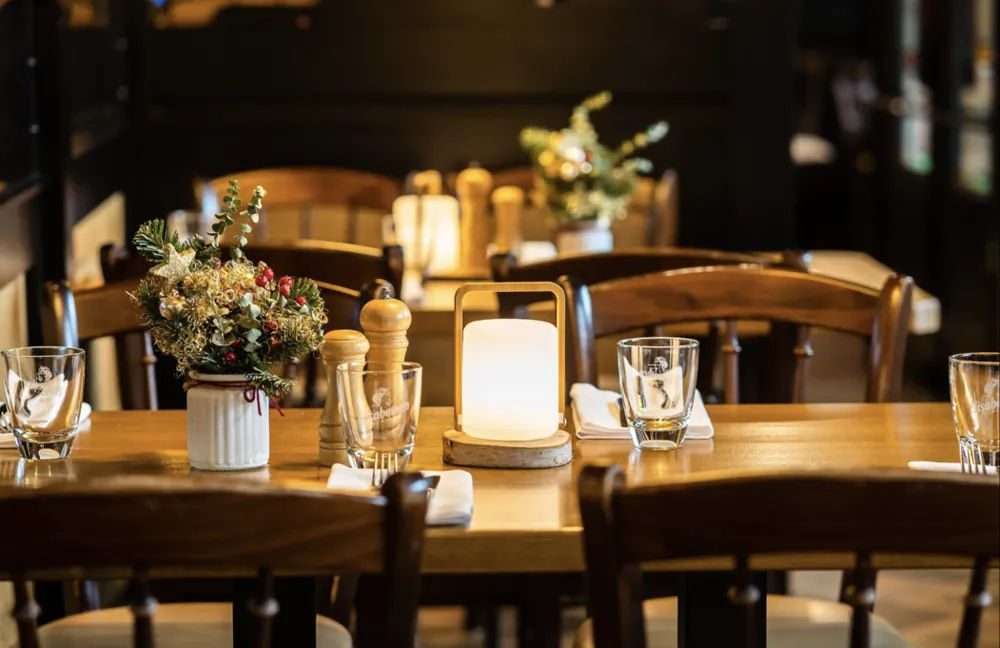 Gedeckter Tisch im Restaurant Sitte
